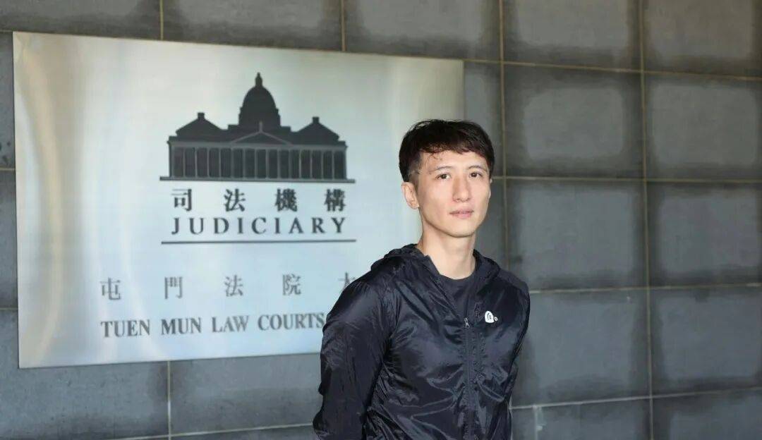 神反转!香港男星与圈内女友隔空互曝黑料,火速复合当街拥吻